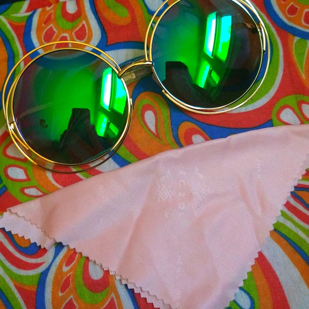⭐ Vintage 70’s sunglasses